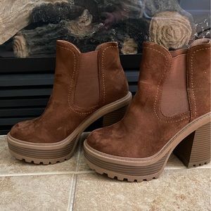 Women’s boots ! Practically brand new , only worn around the house a few times